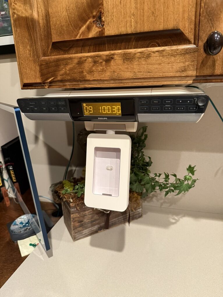 Under The Counter ipod Player Radio Works GREAT!
