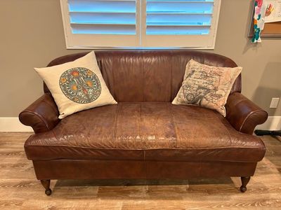 Thomasville Traditional Leather Sofa / Couch, in Great Condition!