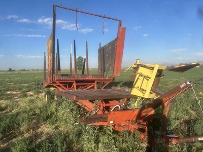 New Holland 1030 bale wagon