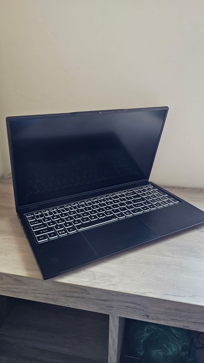 Lenovo 16" Laptop - Excellent Condition