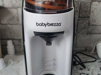 Baby Brezza Formula Pro Advanced Formula Dispenser Machine - White/Black, Automatically Mixes Formula