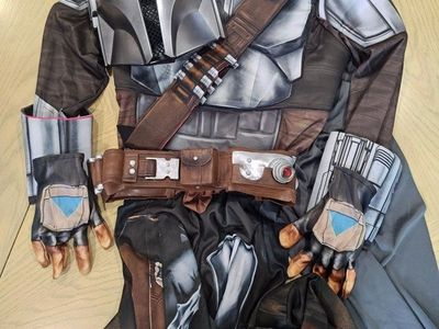 Star Wars The Mandalorian Deluxe Kids Costume Set - Size Large 10-12 (with Helmet, Cape, etc.)