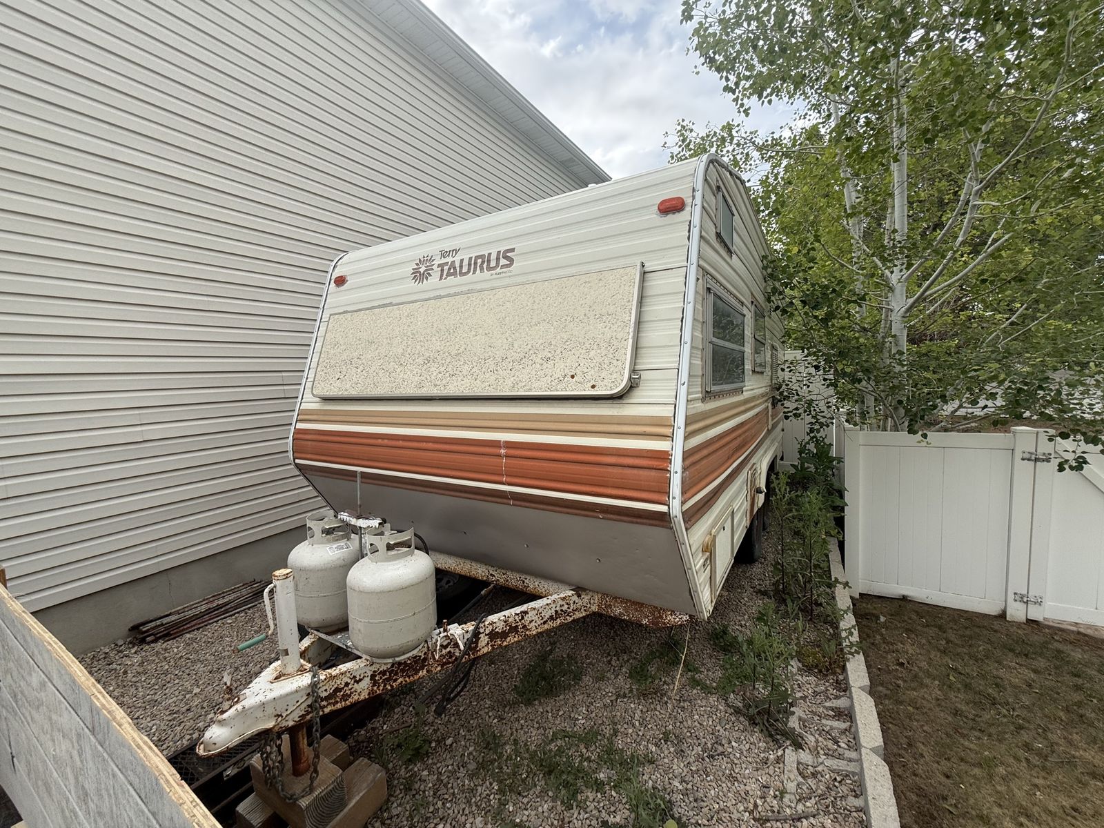 Camping trailer