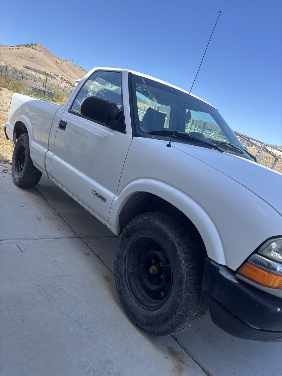 2002 Chevrolet S-10 