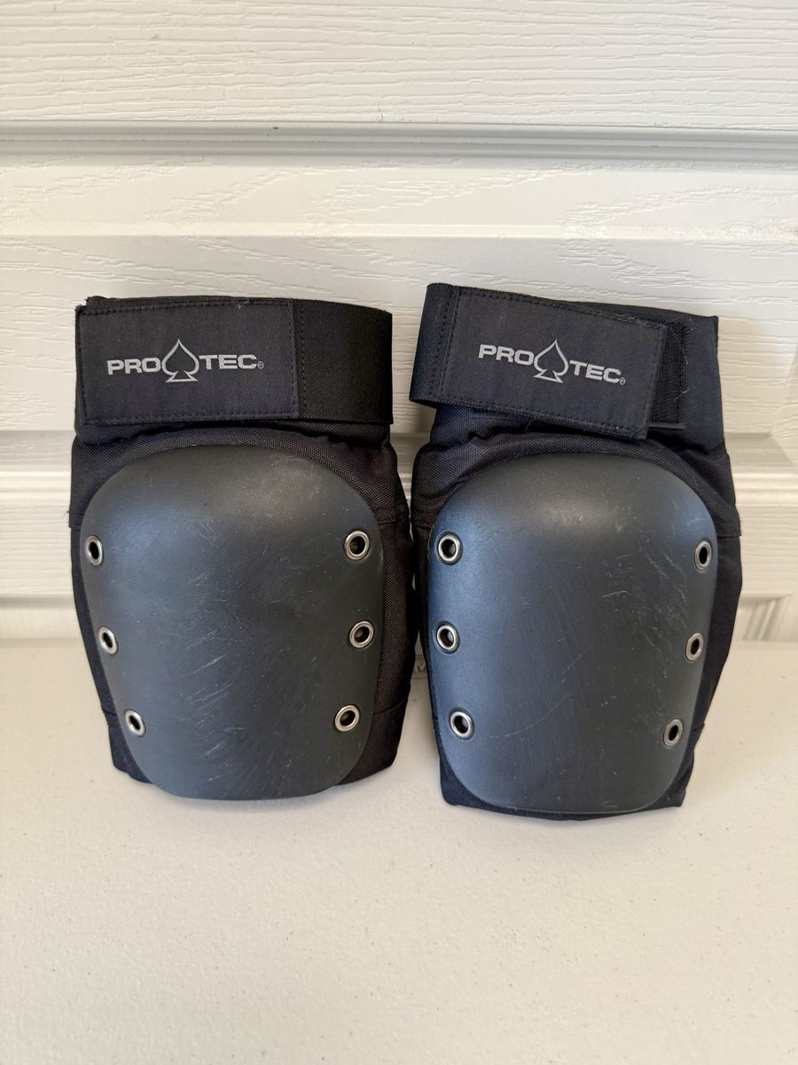 Size Medium Pro Tec Skateboard Rollerblade Knee Pads