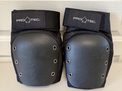 Size Medium Pro Tec Skateboard Rollerblade Knee Pads