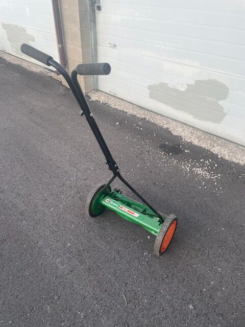 Scotts Manual Lawnmower- new