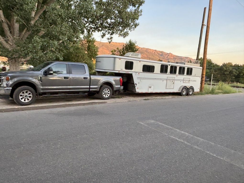 2003 4horse Living Quarters Horse Trailer