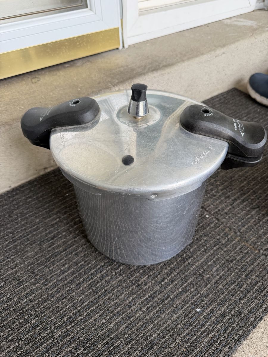 Aluminum Pressure Cooker with Dual Handles and Vent Weight