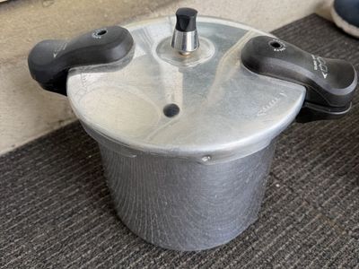 Aluminum Pressure Cooker with Dual Handles and Vent Weight