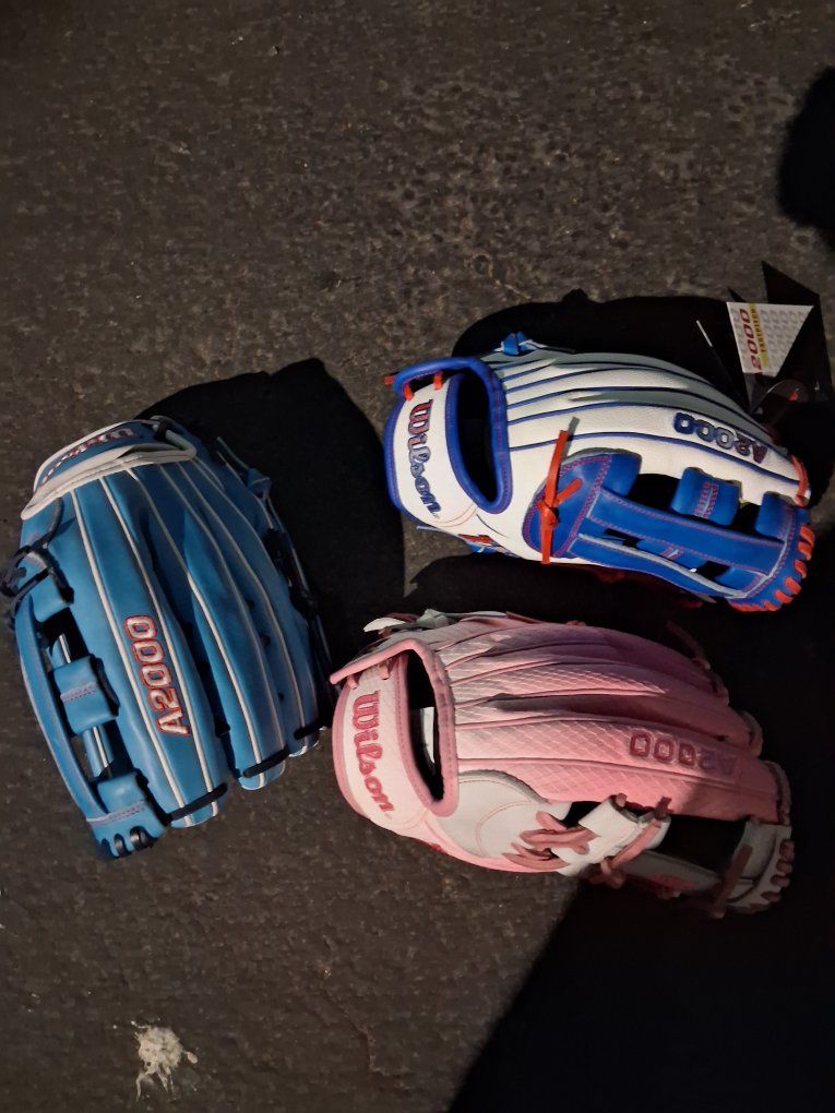 new Wilson a2000 gloves softball baseball