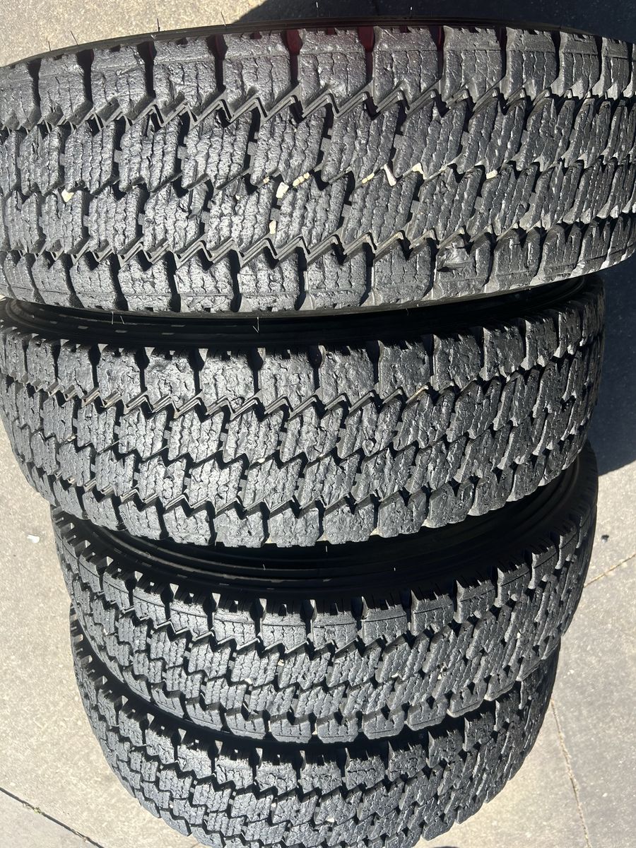 4 tires 22570195
