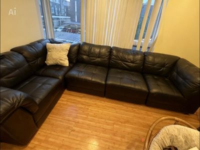 Black Leather L-Shaped Sectional Sofa - Spacious & Comfortable Seating