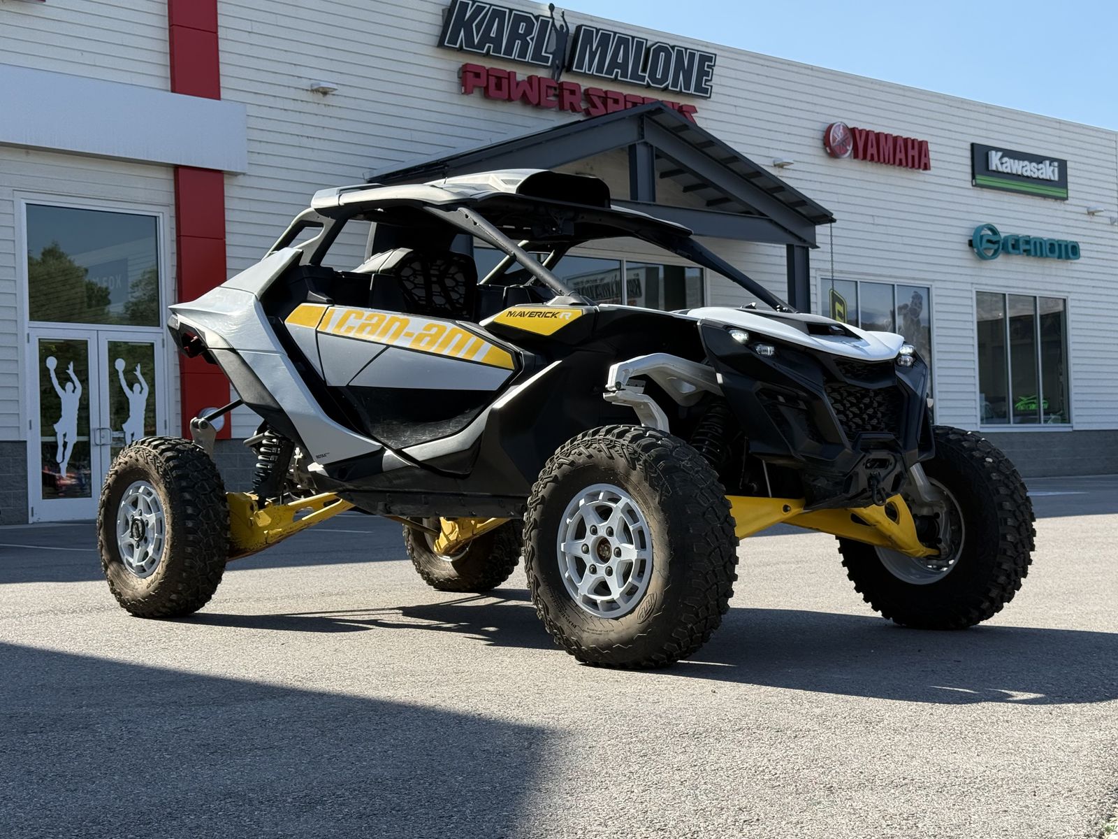2024 CAN-AM MAVERICK R Catalyst Gray & Neo Yellow