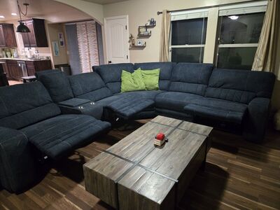 Large sectional in excellent condition