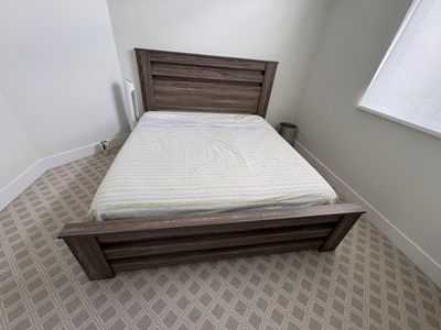 Gray/brown barn wood King Size Bed with Chapel Hill 14" mattress and boxsprings $350 cash/venmo in Draper
