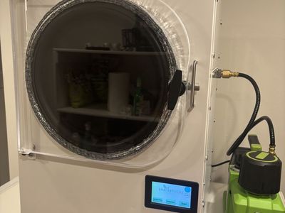 Medium Harvest Right Freeze Dryer + Vacuum Sealer