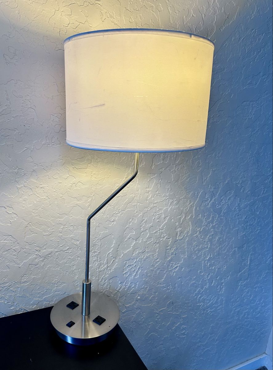 Desk lamp with outlets
