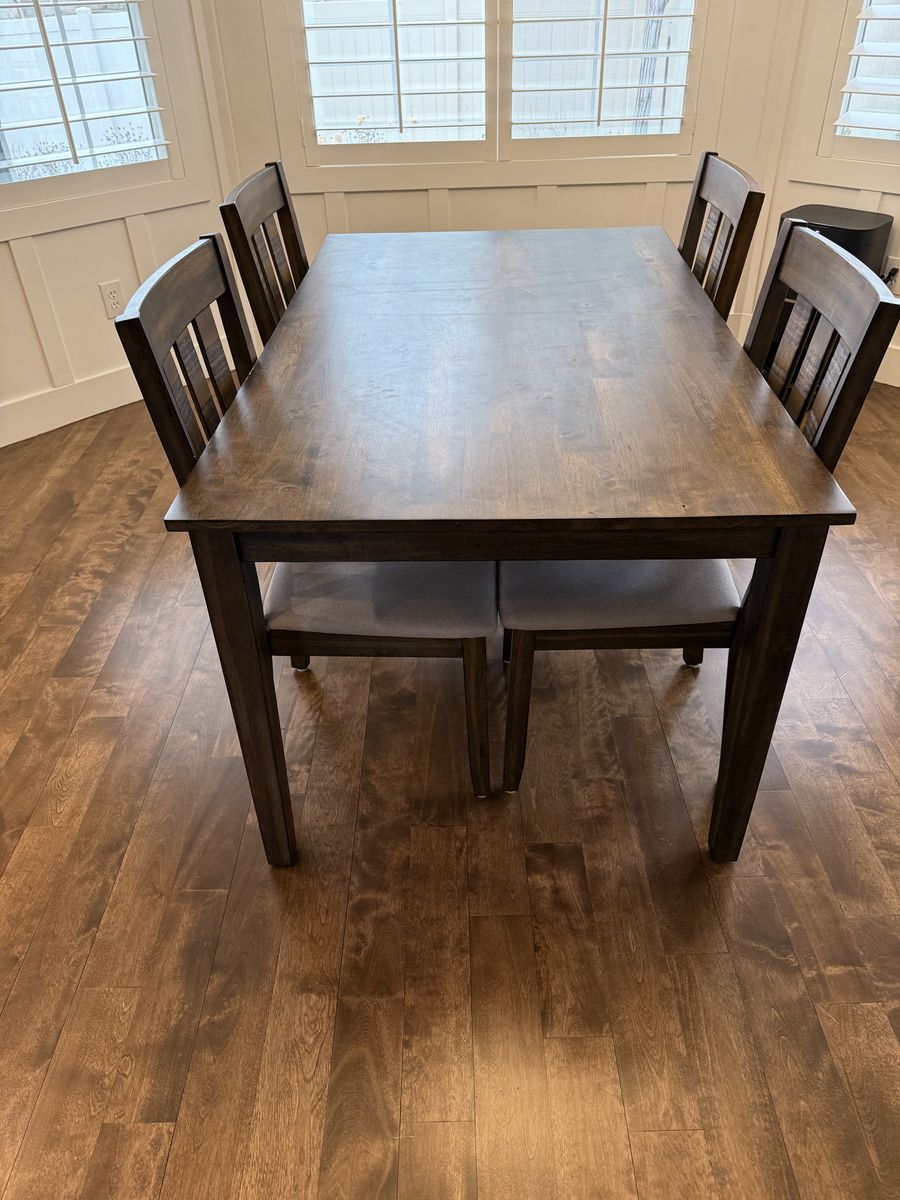 Dining Room Table and Chairs