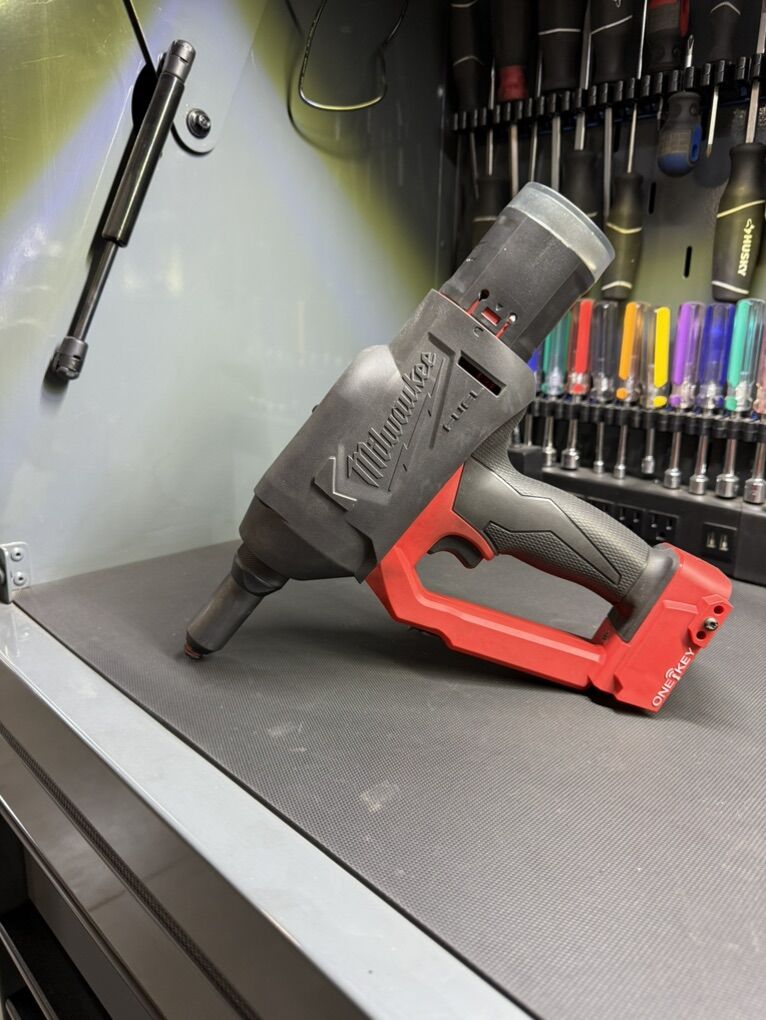 Milwaukee M18 Rivet Gun
