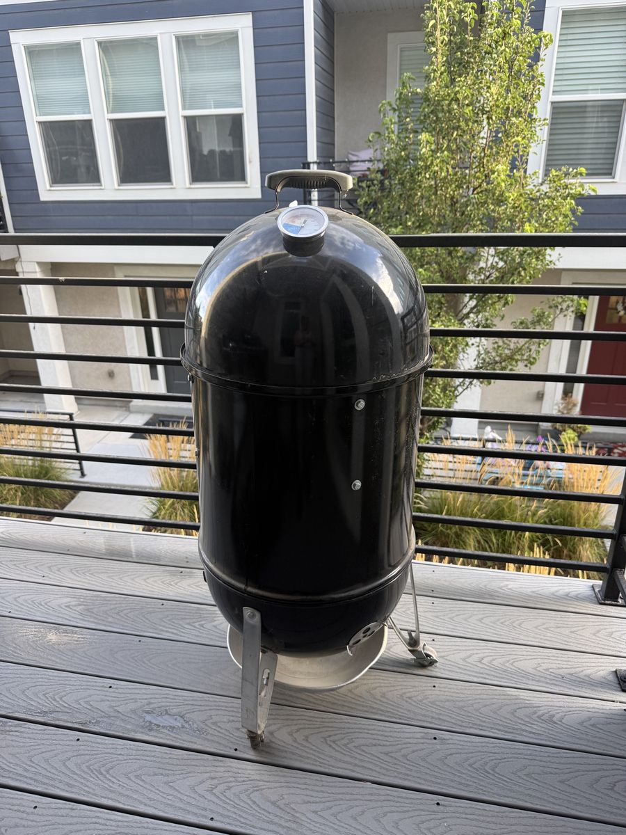 Weber Smokey Mountain 18