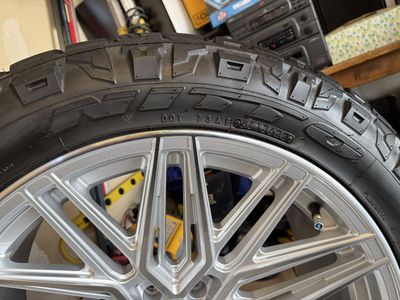 6x135 F150 - 22” Vossen Hybrid Forged HF6-5-2G26 Wheels & Nitto Ridge Grappler Tires