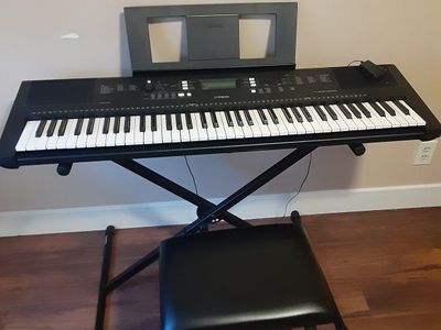 Yamaha Portable 61-Key Keyboard w/ Stand & Bench - Used