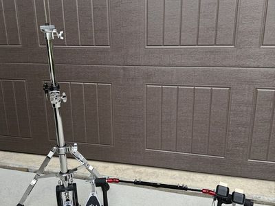 DW 5000 Series Accelerator Drive Double Bass Drum Pedal and Matching 5000 2 Leg Hi-Hat Stand Stand