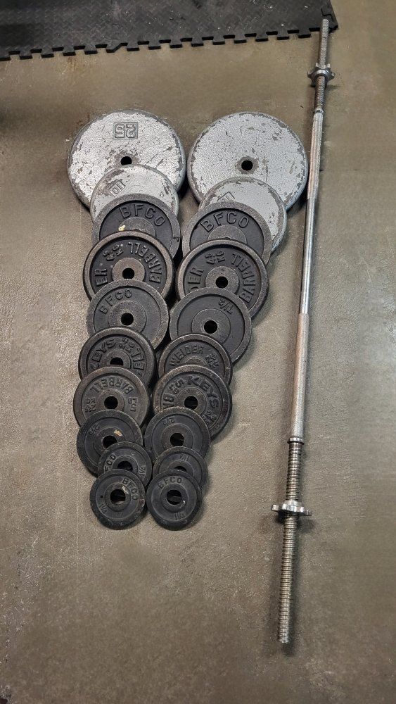 weights 155 pounds