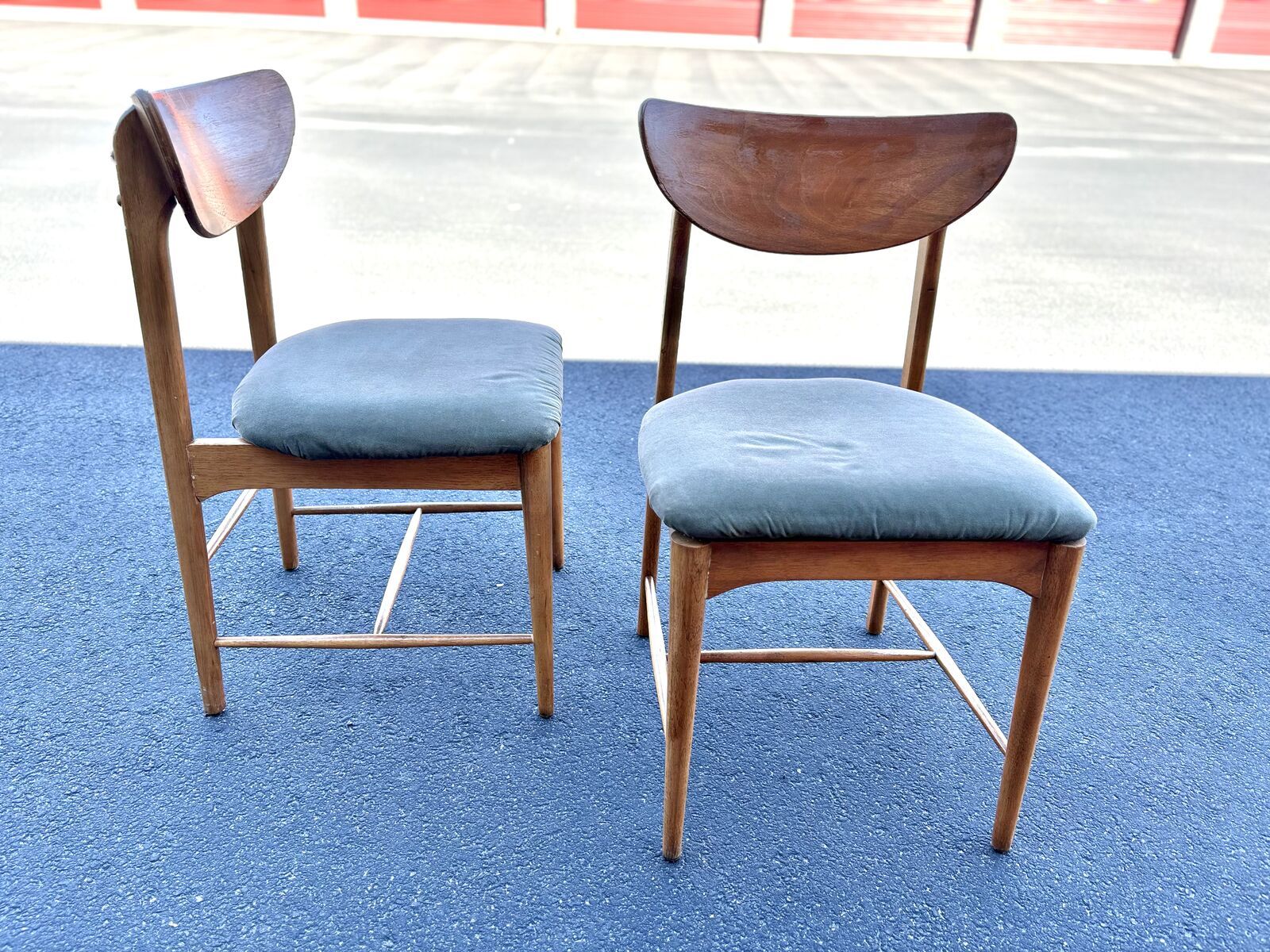 Beautiful PAIR of vintage mid century modern chairs  MCM dining chairs, desk chairs accent chairs