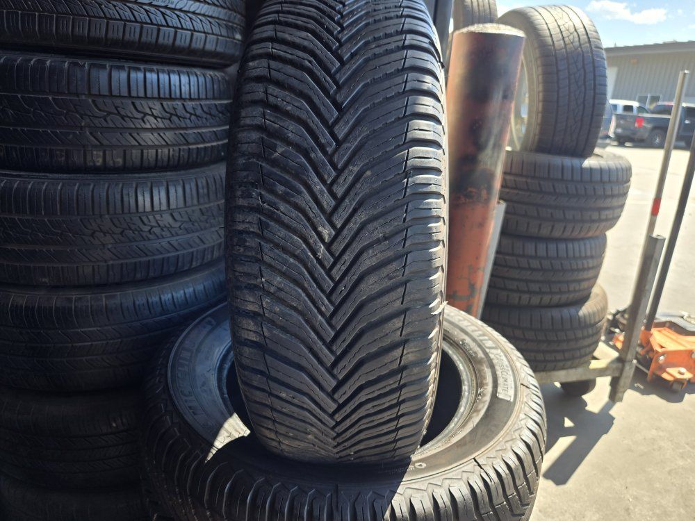 SET 225/60R17 MICHELIN CROSS CLIMATE2