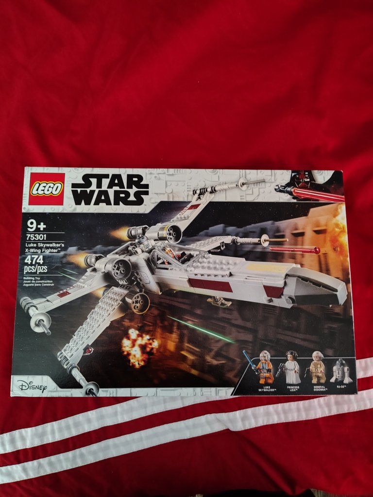LEGO Star Wars Luke Skywalker's X-Wing Fighter Set 75301 - 474 Pieces