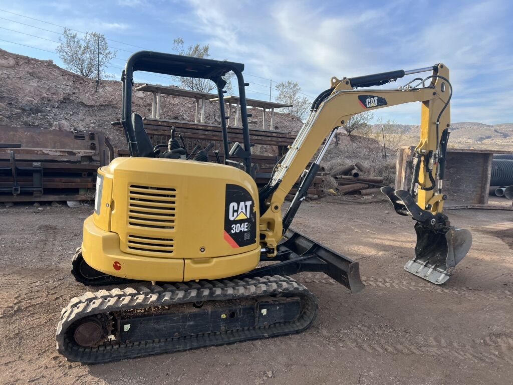 2017 Cat 304