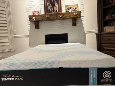 Temper pedic luxe breeze Medium Queen! Only $950