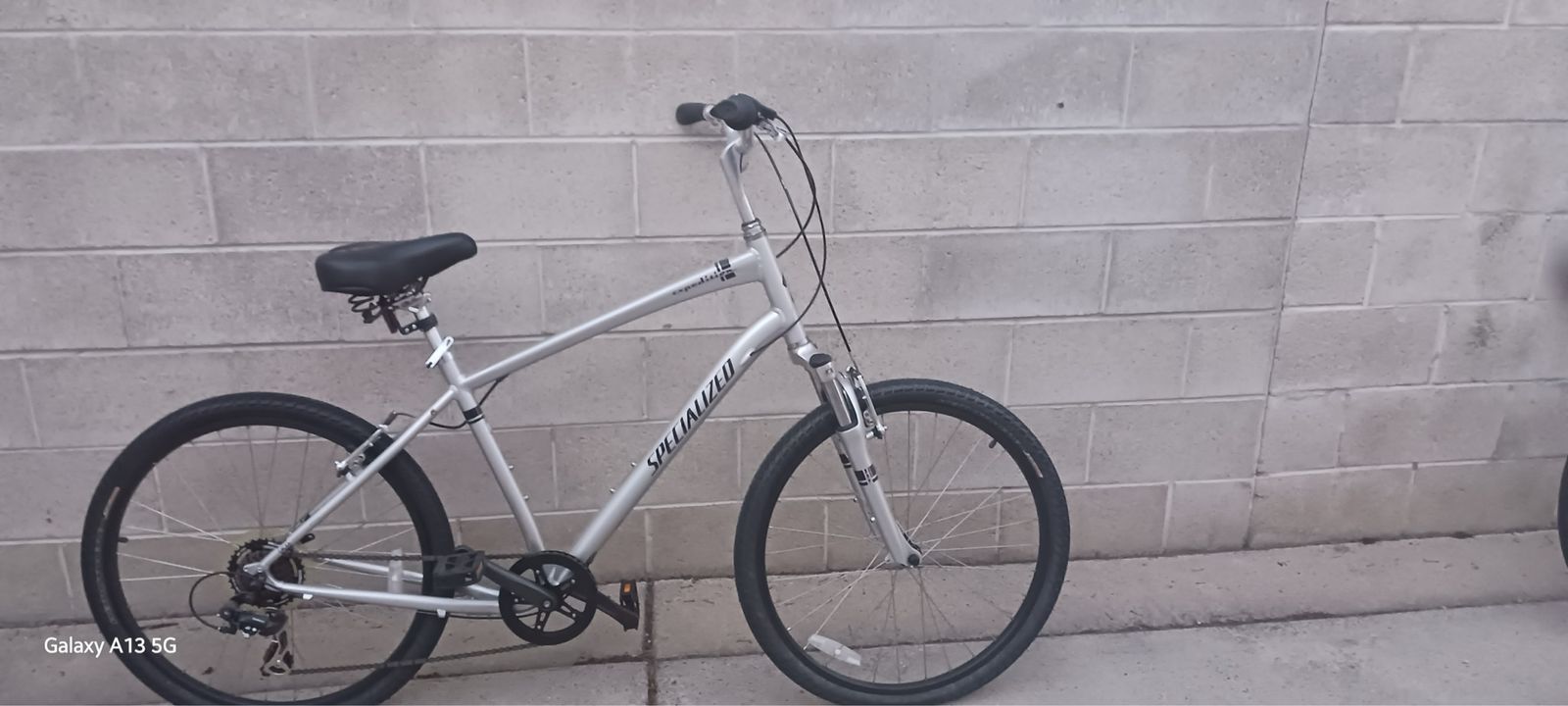 2014 Specialized Expedition Comfort Bike - Silver,  Used Twice Adult Bicycle
