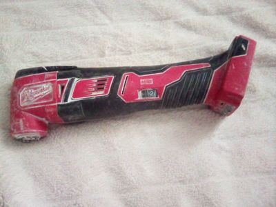 Milwaukee M18 Multi-Tool Cordless Oscillating Tool **NOT WORKING**