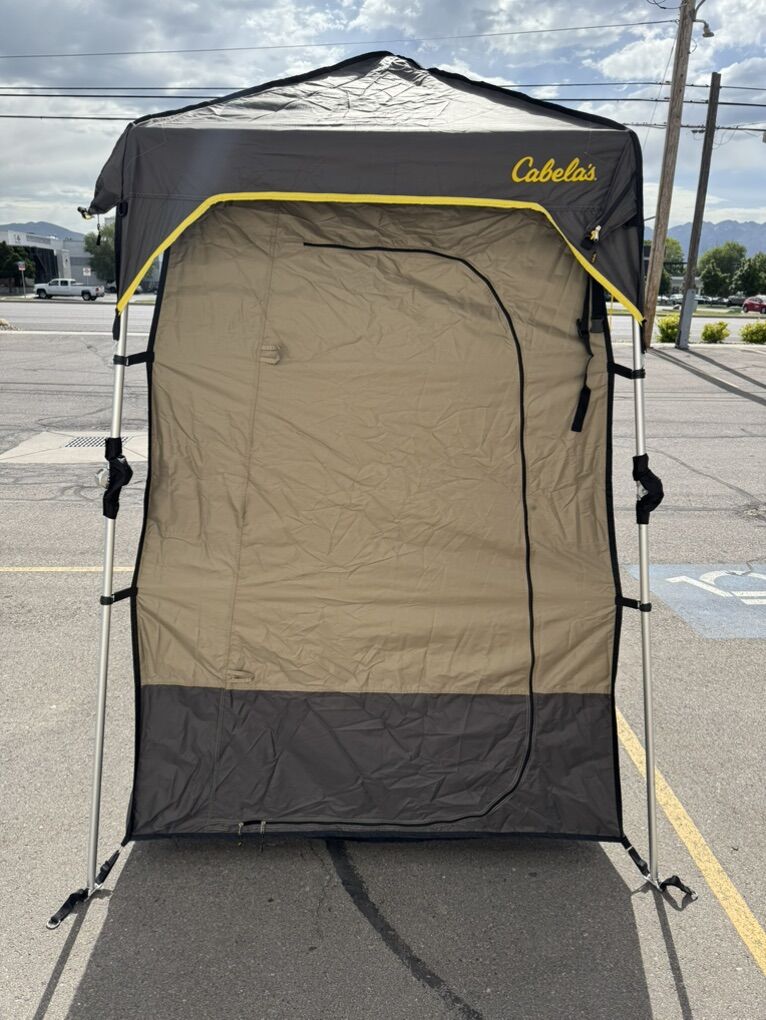 Like New Cabela's Deluxe shower Shelter