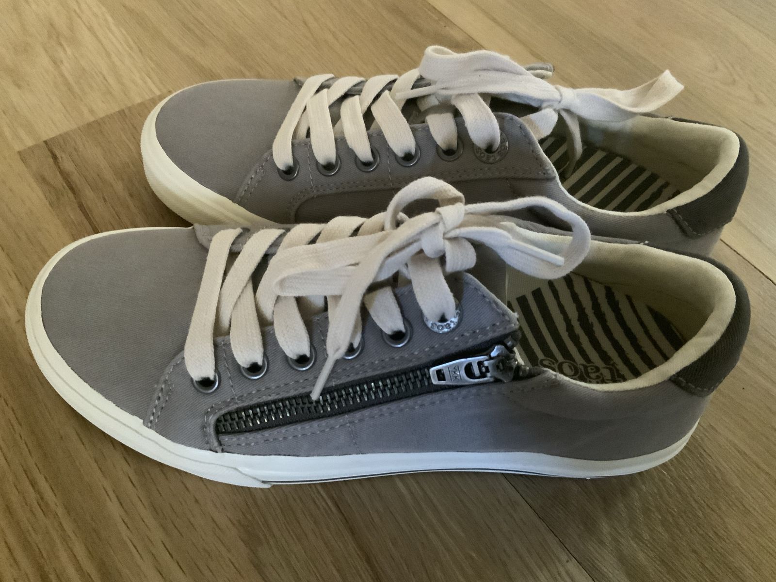 Taos Women's Grey Canvas Side-Zip Low-Top Sneakers Size 6