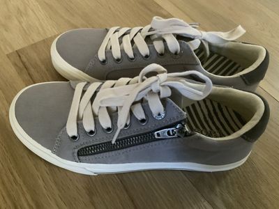 Taos Women's Grey Canvas Side-Zip Low-Top Sneakers Size 6
