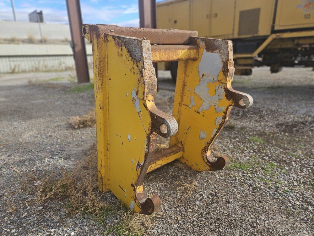 GRADER PLOW MOUNT