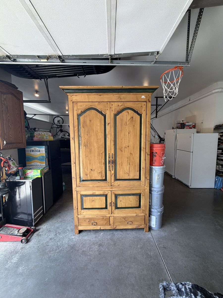 TV Hutch/Cabinet