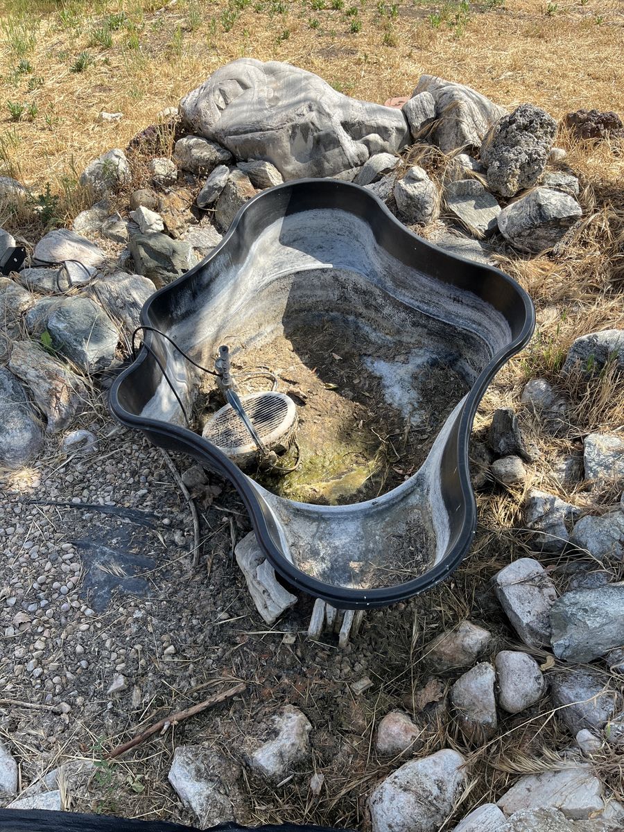 Pre-Formed Pond Liner with Pump - Garden Water Feature