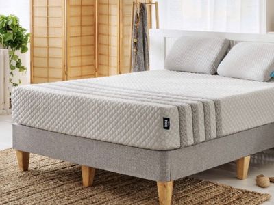 Like New - Leesa Sapira Hybrid Queen Mattress