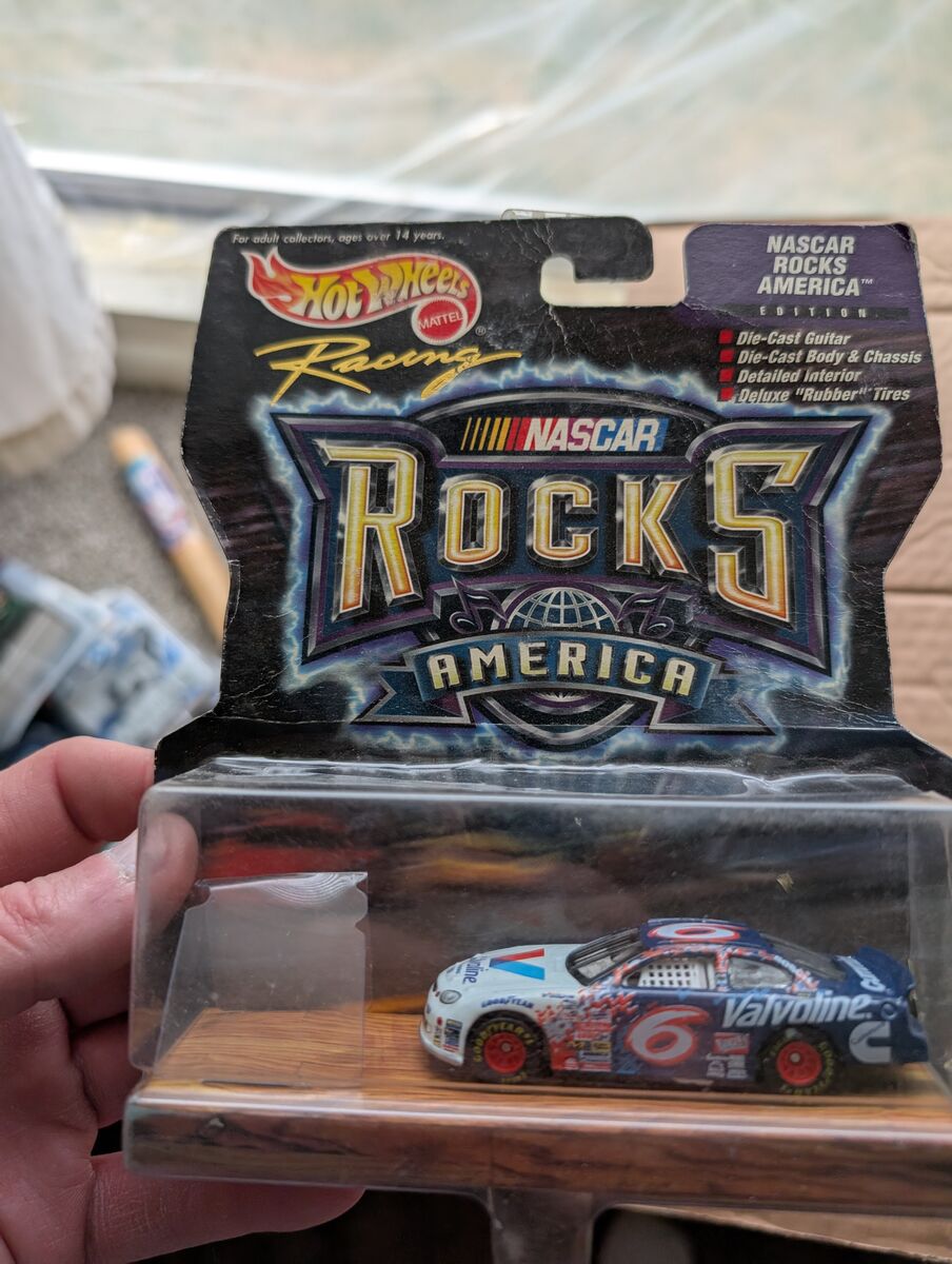 Hot Wheels Racing Mark Martin Valvoline Ford Taurus 1/64 scale