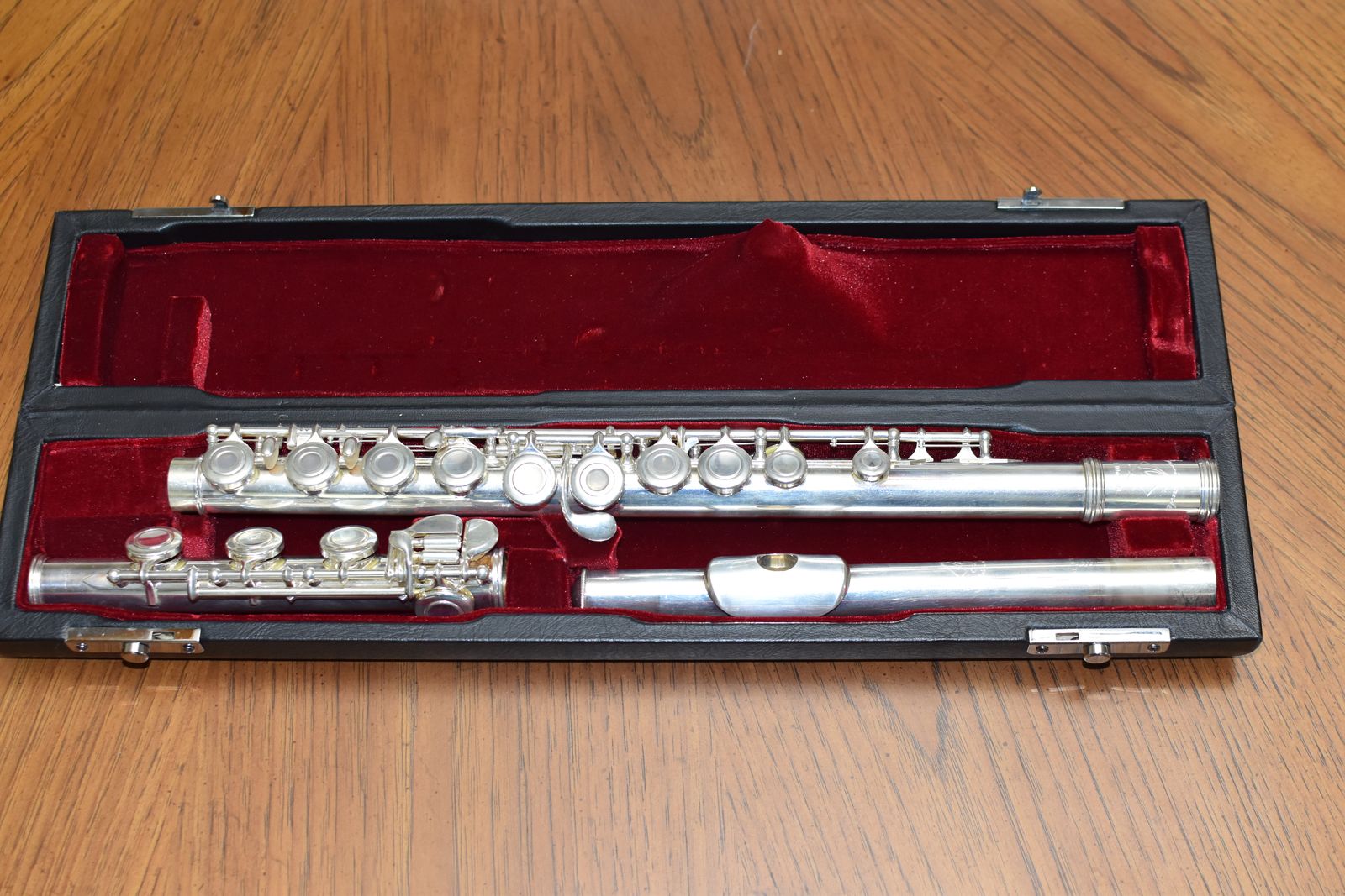 Lightly used Gemeinhardt flute - solid silver Model 3OSB