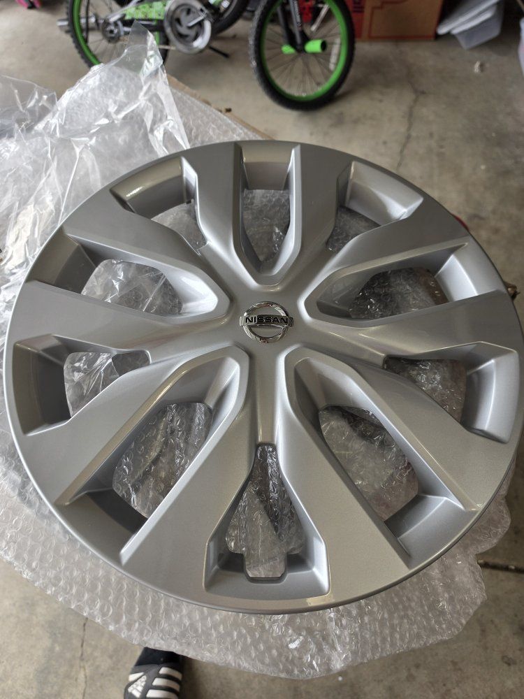 17 inch Nissan hub caps