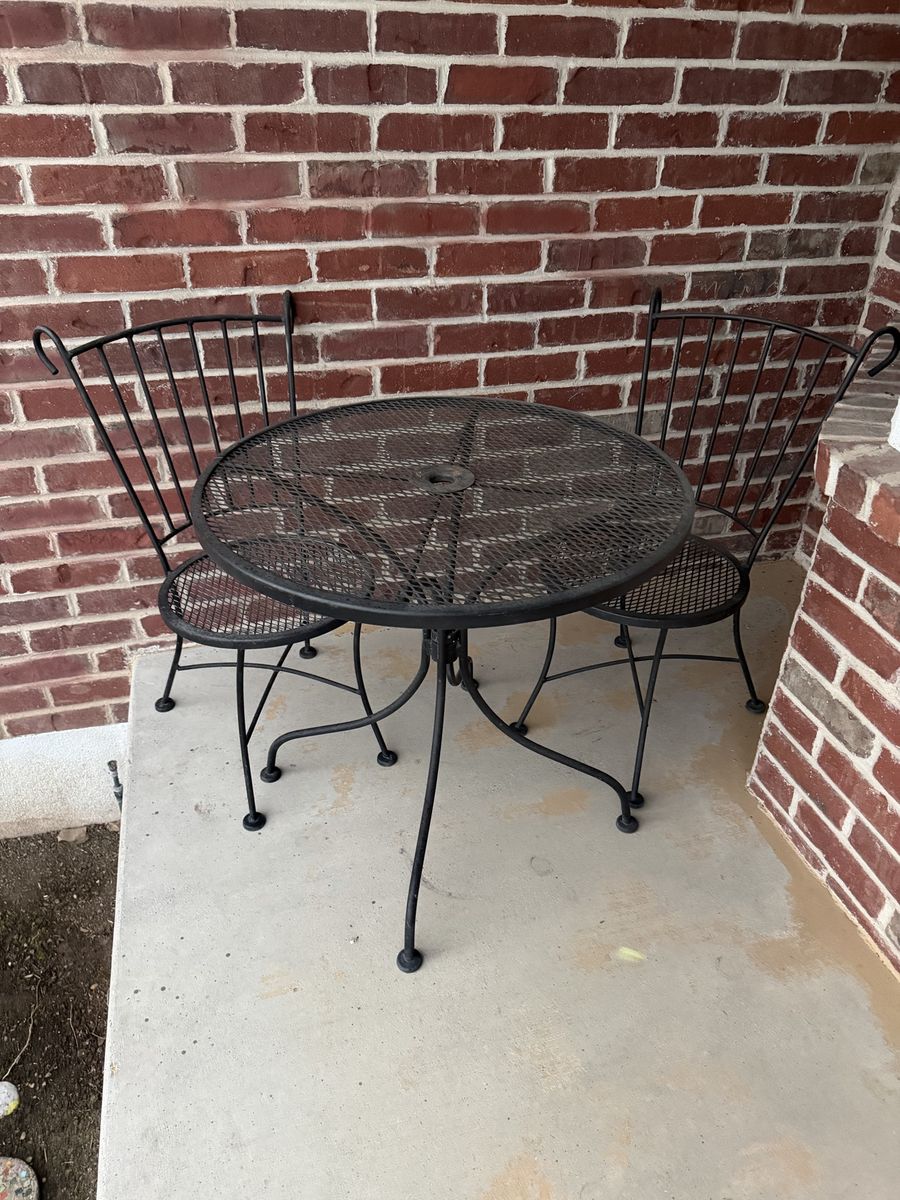 Outdoor Patio Table & Chairs Set