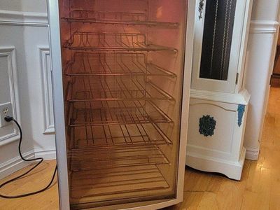 Wine / Beverage Cooler 8 Racks