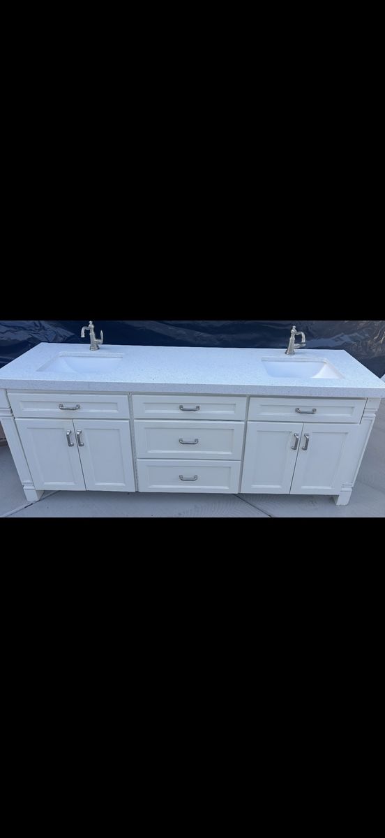 White Double Sink Bathroom Vanity with Quartz Countertop and Faucets