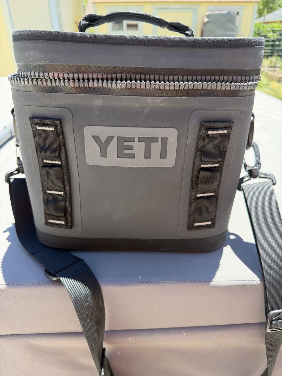 Yeti Hopper Flip 8 cooler